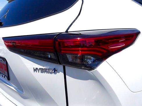 Used 2023 Toyota Highlander Bronze Edition AWD/4WD image 5