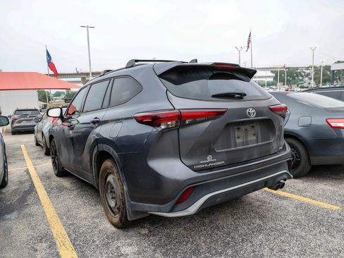 Used 2024 Toyota Highlander XSE FWD image 10