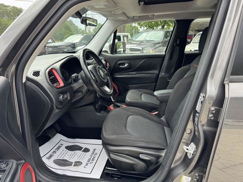 Used 2016 Jeep Renegade Trailhawk AWD/4WD image 2