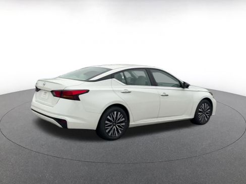 Used 2025 Nissan Altima 2.5 SV image 14