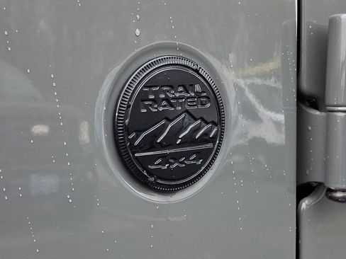 Used 2021 Jeep Gladiator Willys image 31