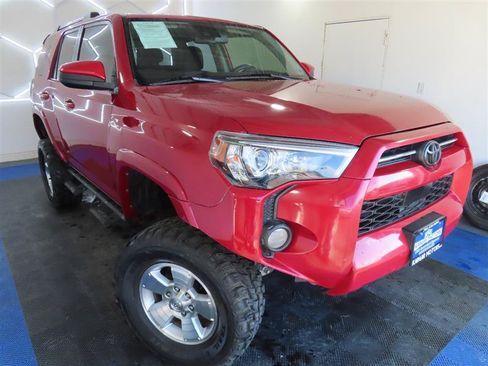 Used 2020 Toyota 4Runner SR5 AWD/4WD image 5