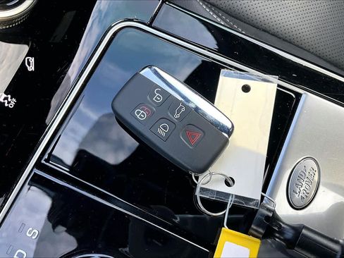 Used 2020 Land Rover Range Rover Velar R-Dynamic S image 15