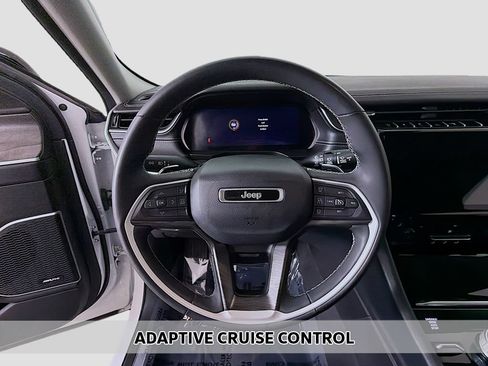 Used 2023 Jeep Grand Cherokee Limited AWD/4WD image 6