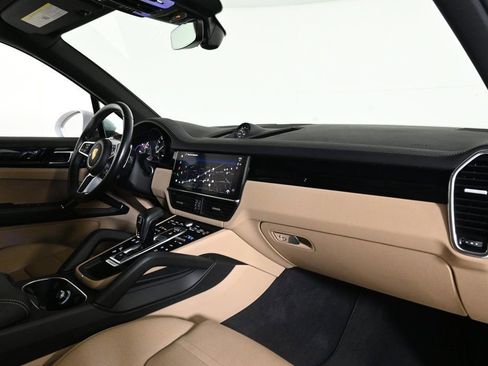 Certified 2022 Porsche Cayenne E-Hybrid image 17