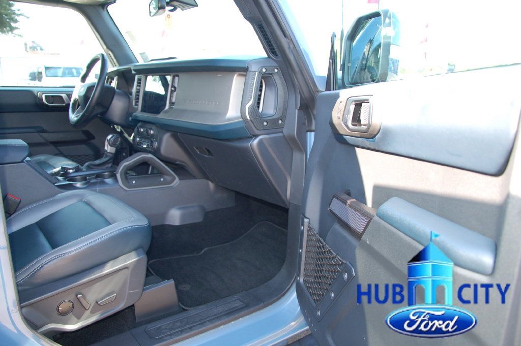 Used 2024 Ford Bronco Outer Banks AWD/4WD image 17