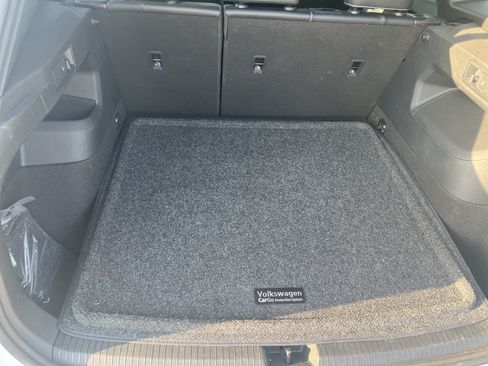 Certified 2025 Volkswagen Tiguan SE R-Line FWD image 29