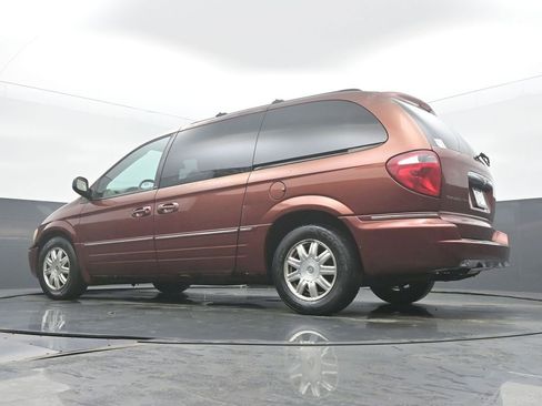 Used 2007 Chrysler Town & Country Touring w/ Luxury Group image 45