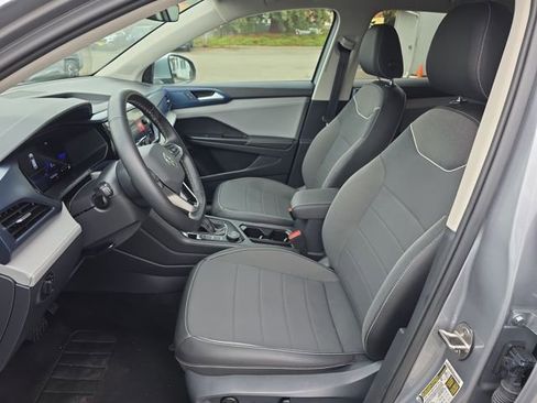 Used 2024 Volkswagen Taos SE image 15