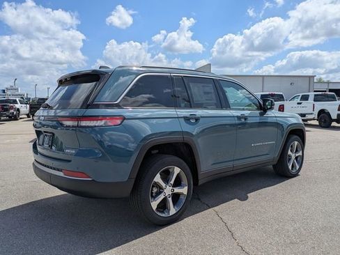 New 2026 Jeep Grand Cherokee Limited w/ Luxury Tech Group II AWD/4WD image 3