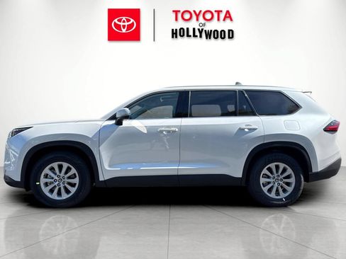 New 2026 Toyota Grand Highlander FWD image 9