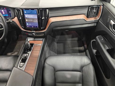 Used 2023 Volvo XC60 B5 Plus image 22