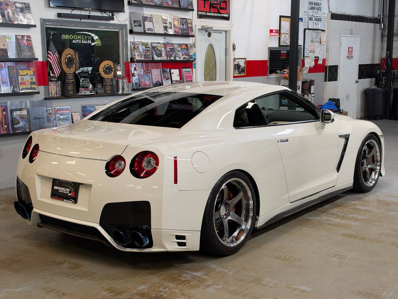 Used 2015 Nissan GT-R Premium AWD/4WD image 5