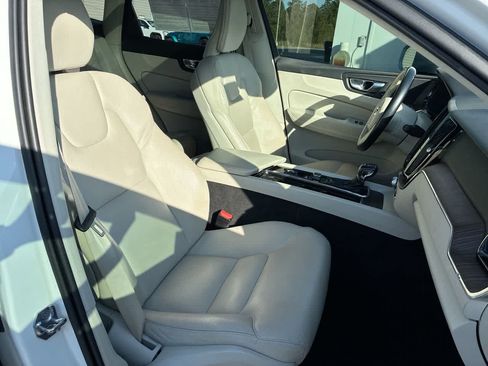 Used 2021 Volvo XC60 T5 Momentum AWD/4WD image 28