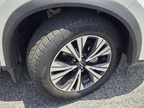 Used 2023 Nissan Rogue SV w/ SV Premium B Package FWD image 6