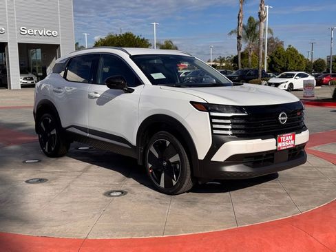 New 2026 Nissan Kicks SR image 2