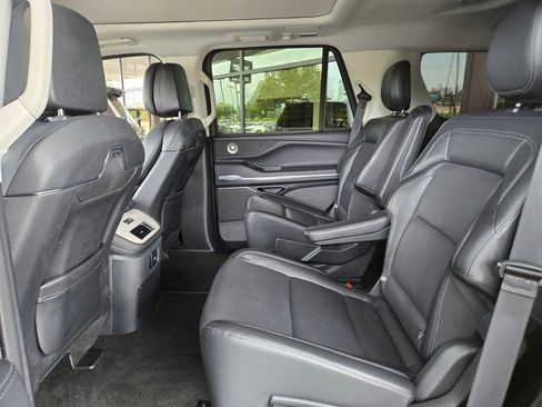 Used 2025 Lincoln Navigator Reserve AWD/4WD image 11