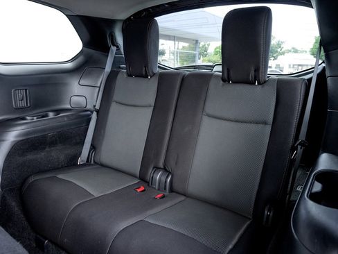 Used 2019 Nissan Pathfinder SV image 17