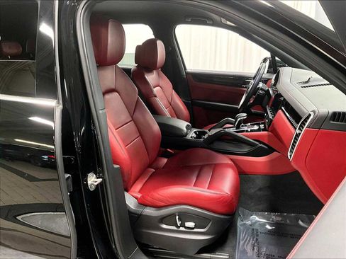 Used 2021 Porsche Cayenne image 30