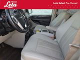 Used 2016 Chrysler Town & Country Touring-L image 6
