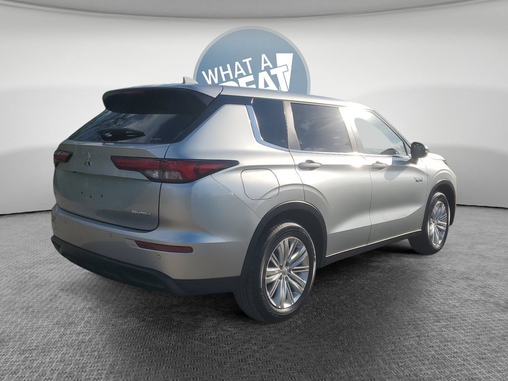 Used 2025 Mitsubishi Outlander ES AWD/4WD image 3