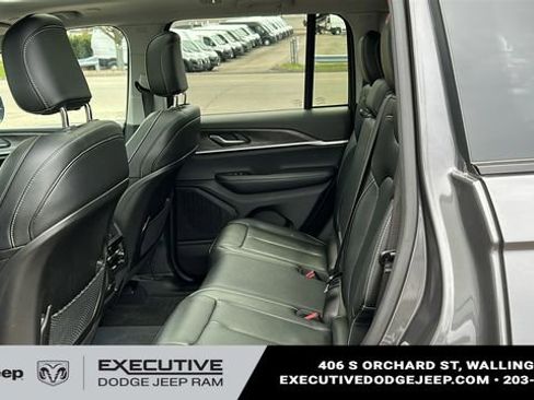 Used 2023 Jeep Grand Cherokee Limited image 23