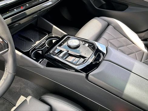 Used 2024 BMW 530i w/ Premium Package RWD image 17
