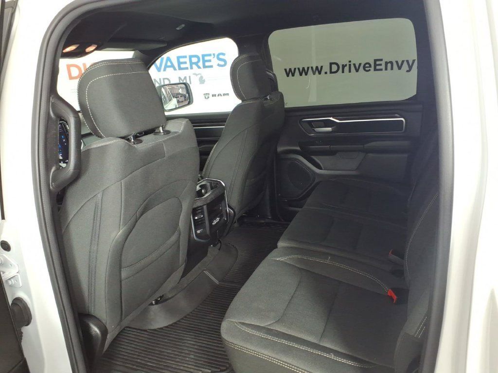 Used 2024 RAM 1500 Big Horn AWD/4WD image 9
