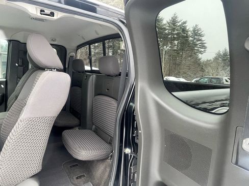 Used 2012 Nissan Frontier SV w/ SV Premium Utility Pkg image 10