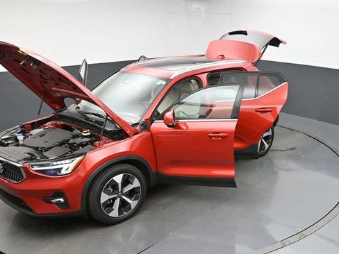 Used 2025 Volvo XC40 B5 Plus AWD/4WD image 49