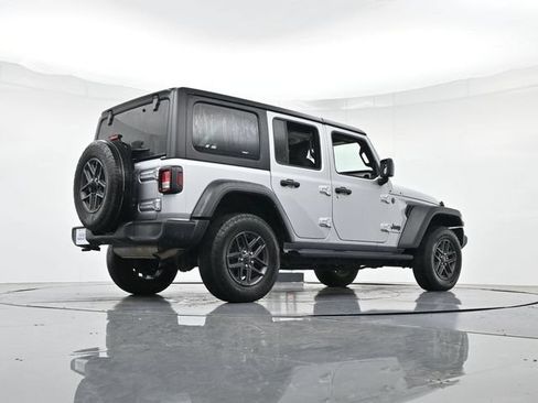 Used 2024 Jeep Wrangler Unlimited Rubicon AWD/4WD image 36