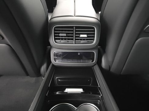 Used 2025 Mercedes-Benz Maybach GLS 600 4MATIC image 31