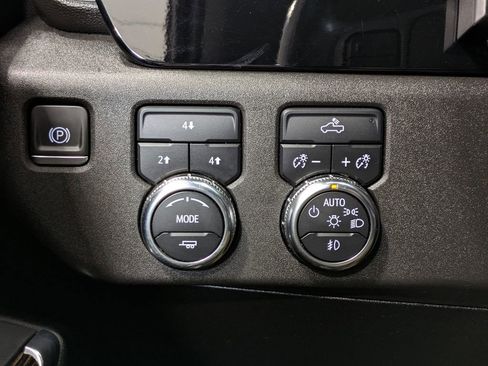 Used 2024 GMC Sierra 3500 SLE w/ SLE Convenience Package AWD/4WD image 15