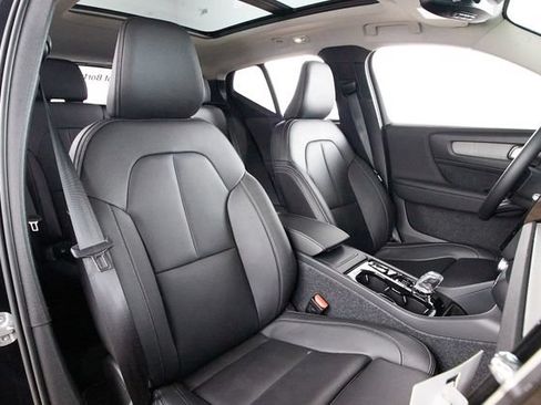 Certified 2026 Volvo XC40 B5 Plus w/ Protection Package Premier AWD/4WD image 17