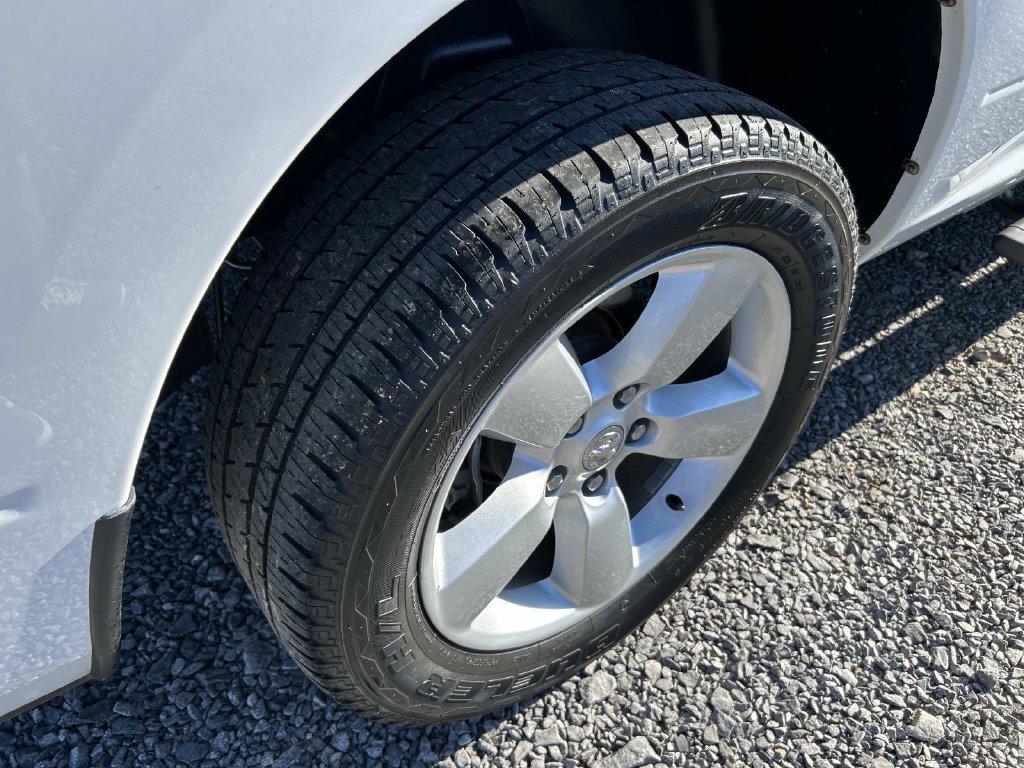 Used 2015 RAM 1500 Express RWD image 22