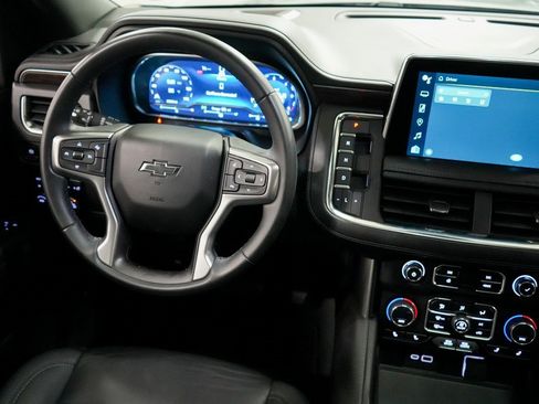 Used 2023 Chevrolet Suburban Z71 image 11