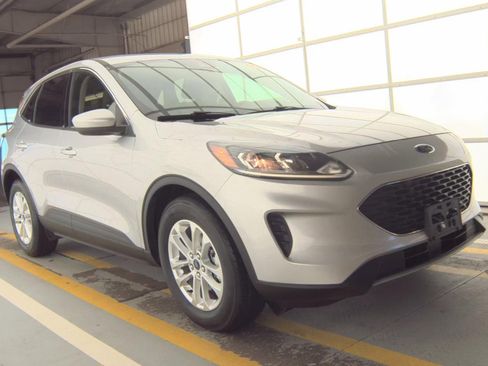 Used 2020 Ford Escape SE FWD image 3