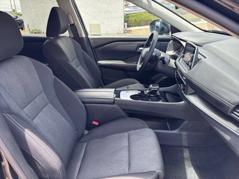 Used 2025 Nissan Rogue SV FWD image 38