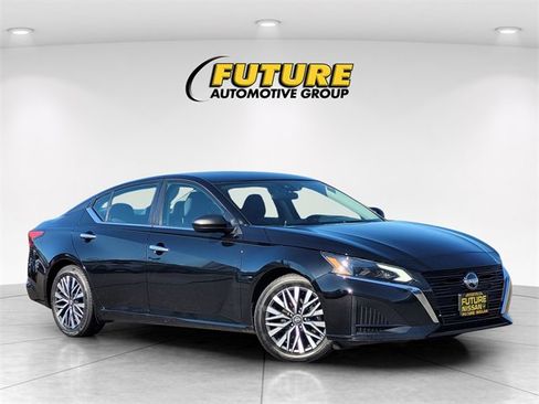 Certified 2024 Nissan Altima 2.5 SV image 1