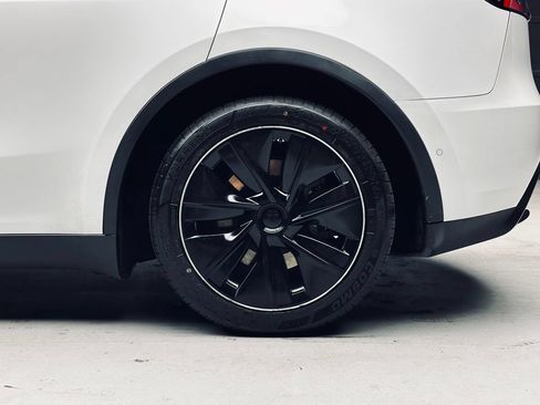 Used 2021 Tesla Model Y Long Range AWD/4WD image 36