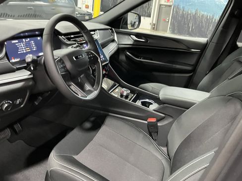 Certified 2025 Jeep Grand Cherokee Laredo X w/ Luxury Tech Group I image 9