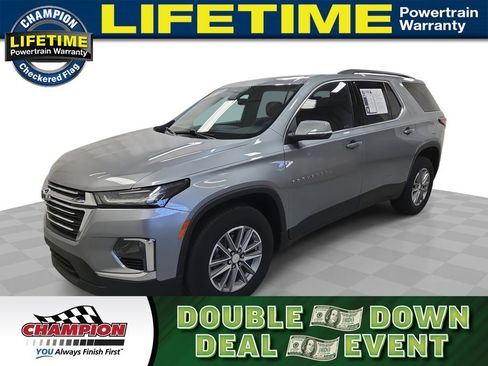 Used 2023 Chevrolet Traverse LT image 1