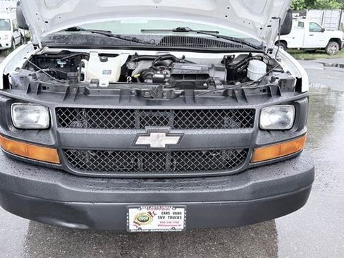Used 2011 Chevrolet Express 2500 RWD image 35