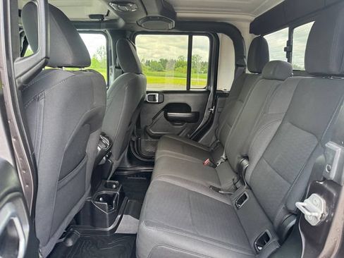 Used 2020 Jeep Gladiator Sport w/ Quick Order Package 23S AWD/4WD image 16