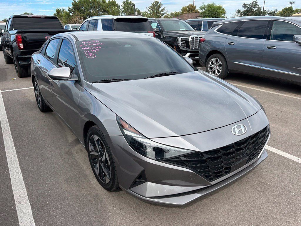 Used 2023 Hyundai Elantra SEL w/ Convenience Package FWD image 3