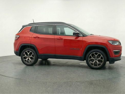 Used 2025 Jeep Compass Limited AWD/4WD image 6