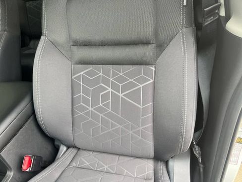 Certified 2025 Nissan Frontier SV w/ SV Convenience Package RWD image 9
