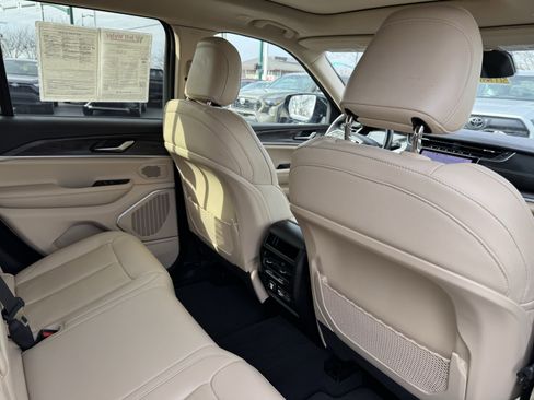 Used 2022 Jeep Grand Cherokee Limited image 39