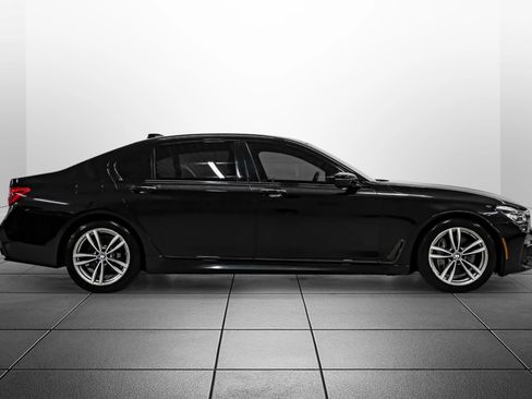 Used 2018 BMW 750i image 8