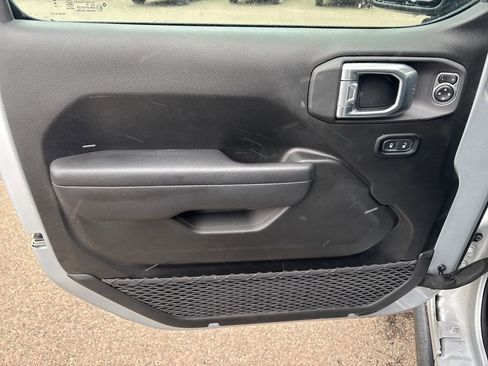 Used 2024 Jeep Wrangler Unlimited image 10